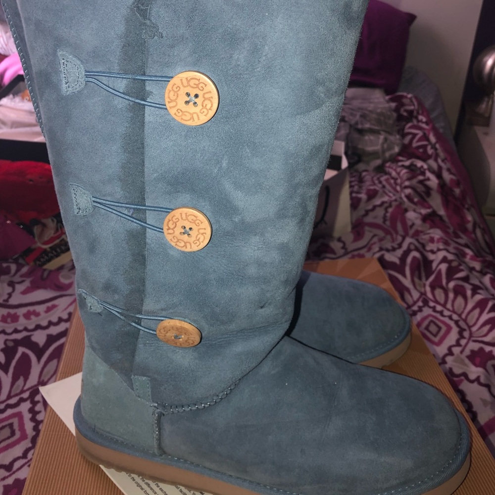 Women’s size 12 UGG boot worn twice - Picture 2 of 8